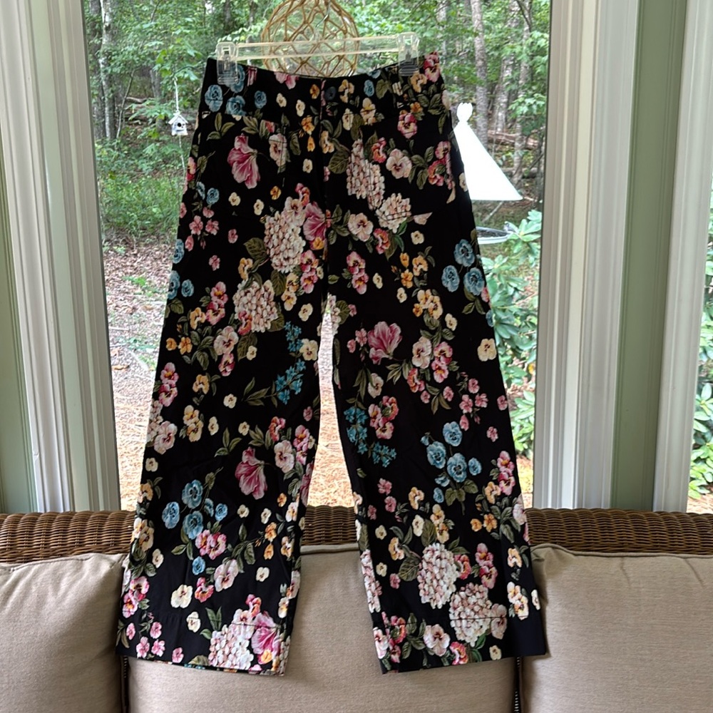 Anthropologie Black Casual Bottoms with Floral Design
Maeve/Collette
27P